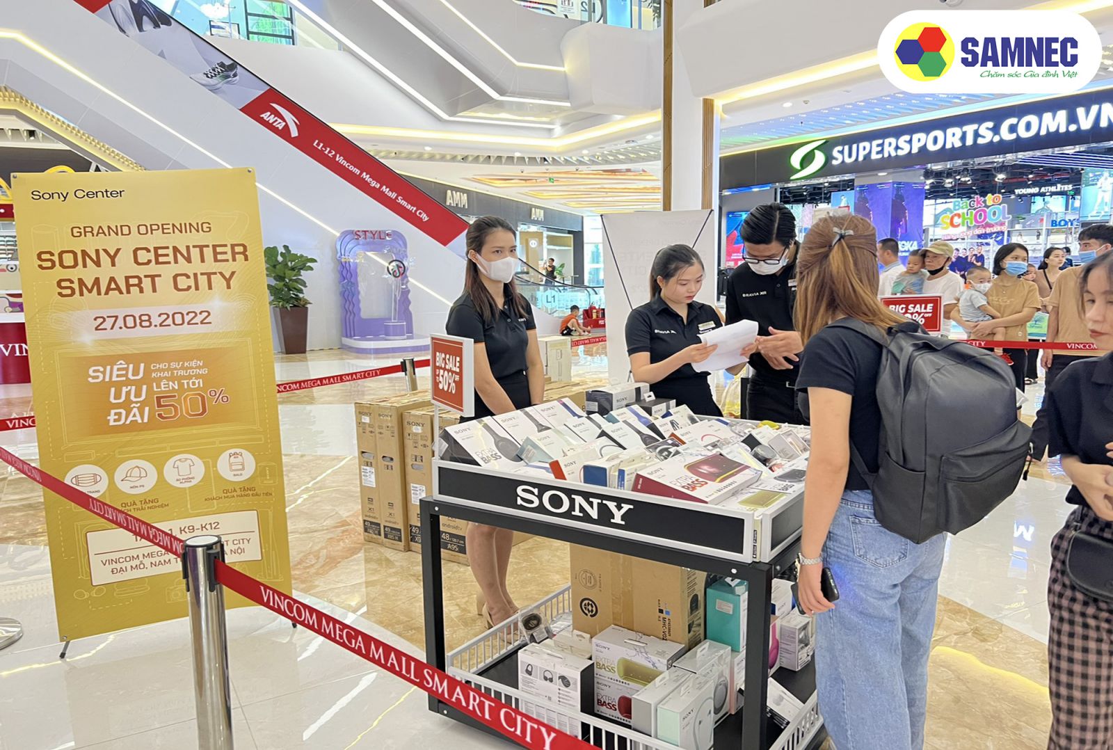 Samnec khai trương Sony Center Vincom Smart City