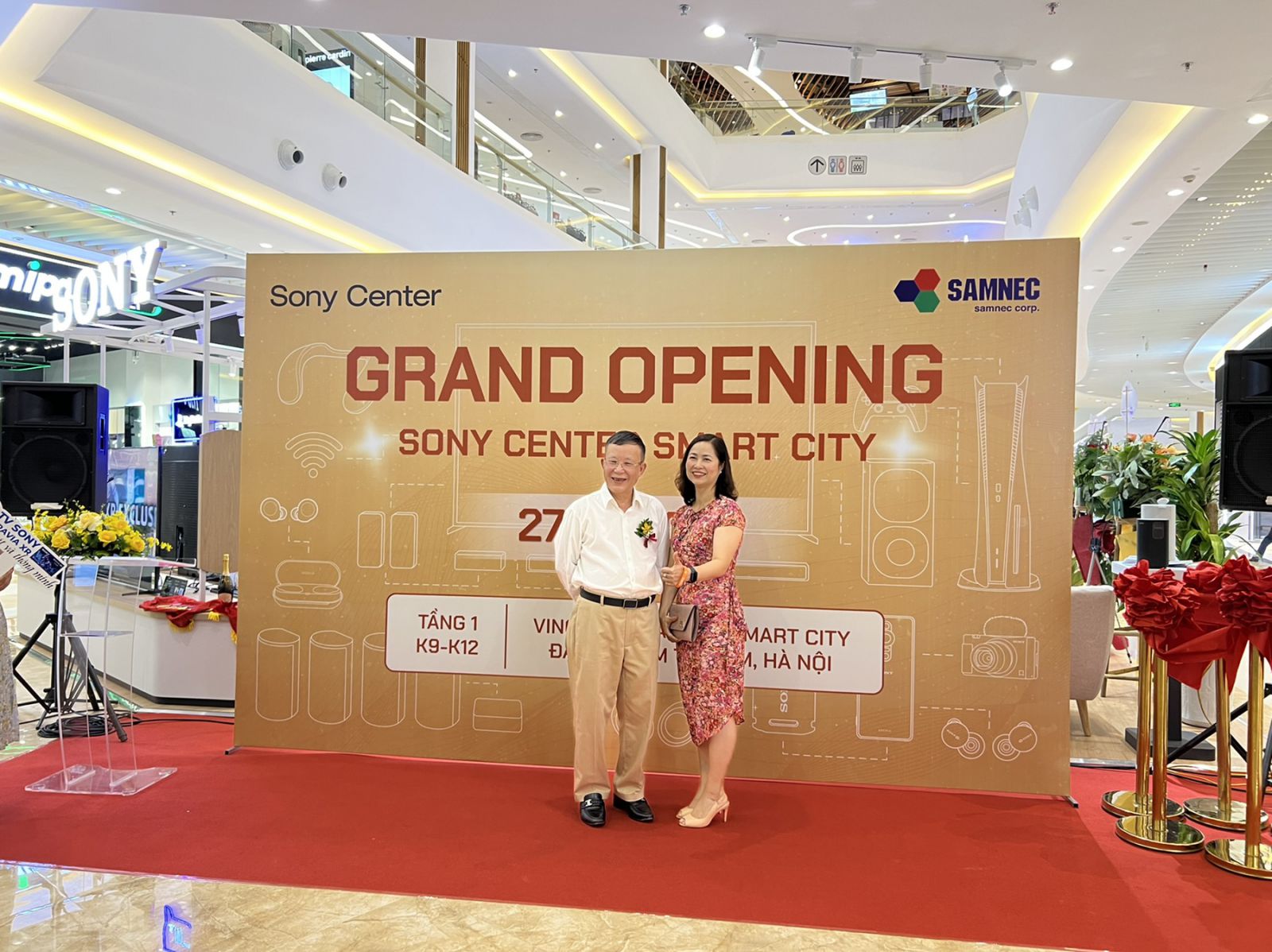 Samnec khai trương Sony Center Vincom Smart City