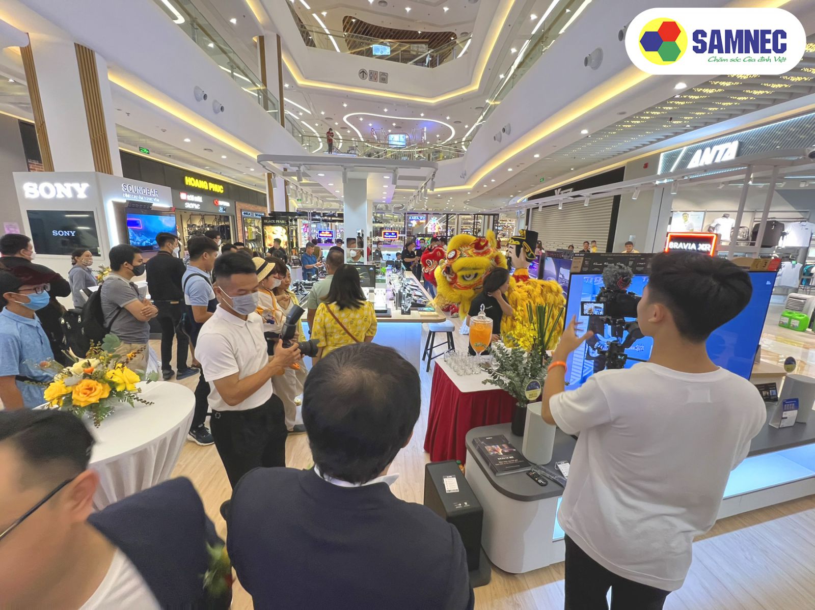 Samnec khai trương Sony Center Vincom Smart City