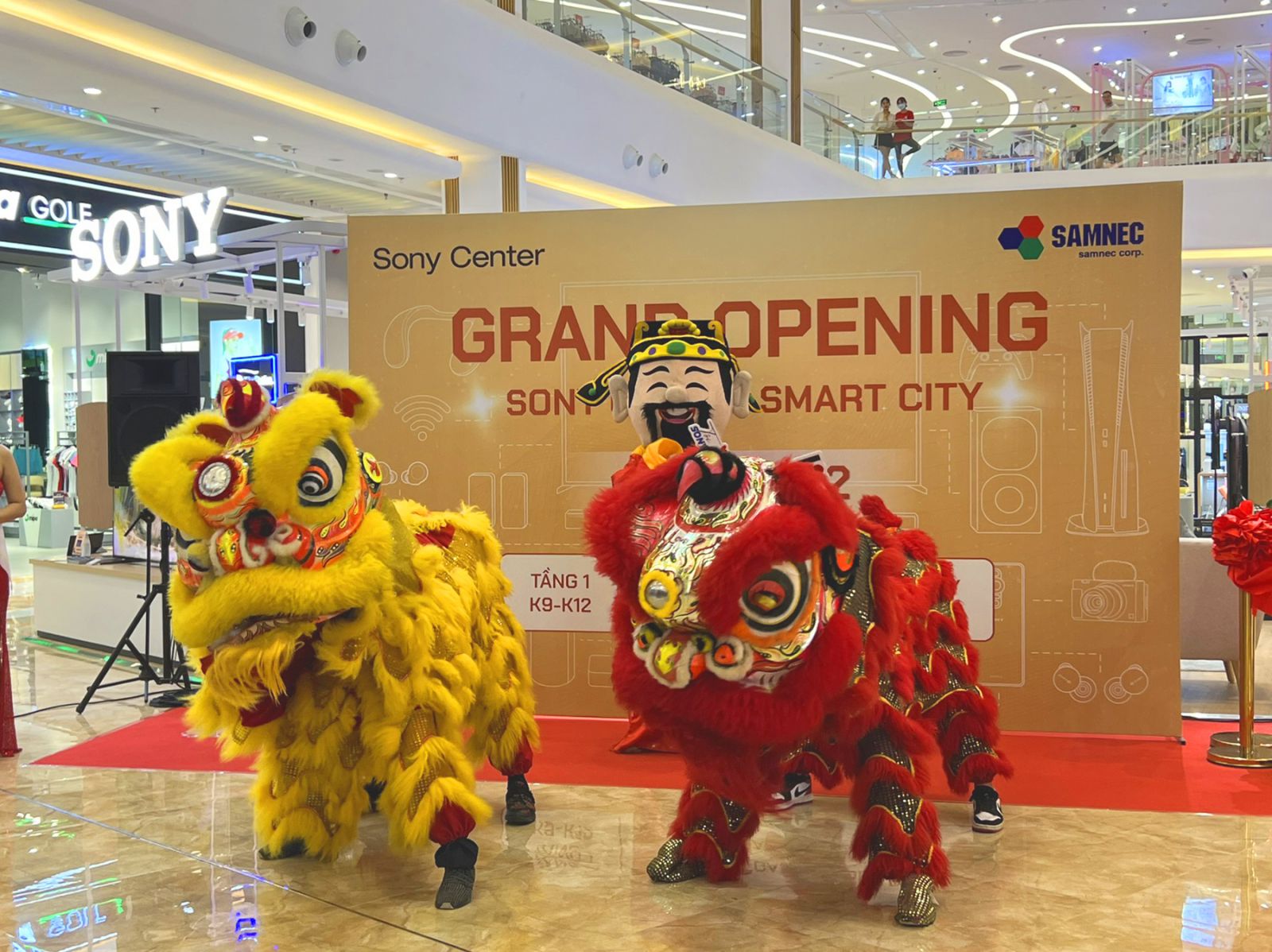 Samnec khai trương Sony Center Vincom Smart City