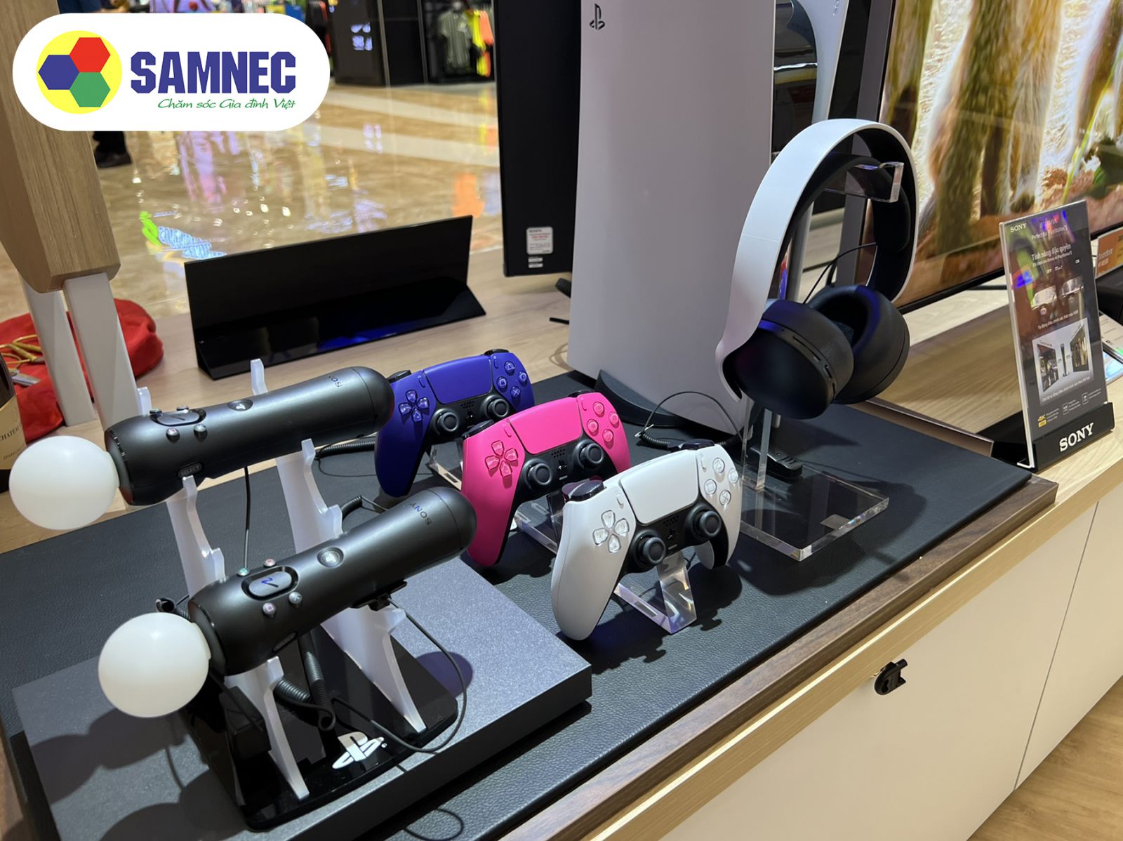 Samnec khai trương Sony Center Vincom Smart City