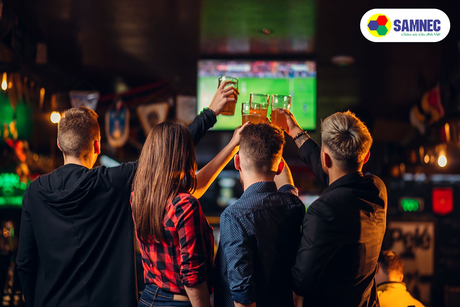 Xem tivi bên ngoài. Tivi ở nhà hàng, quán bar, khách sạn