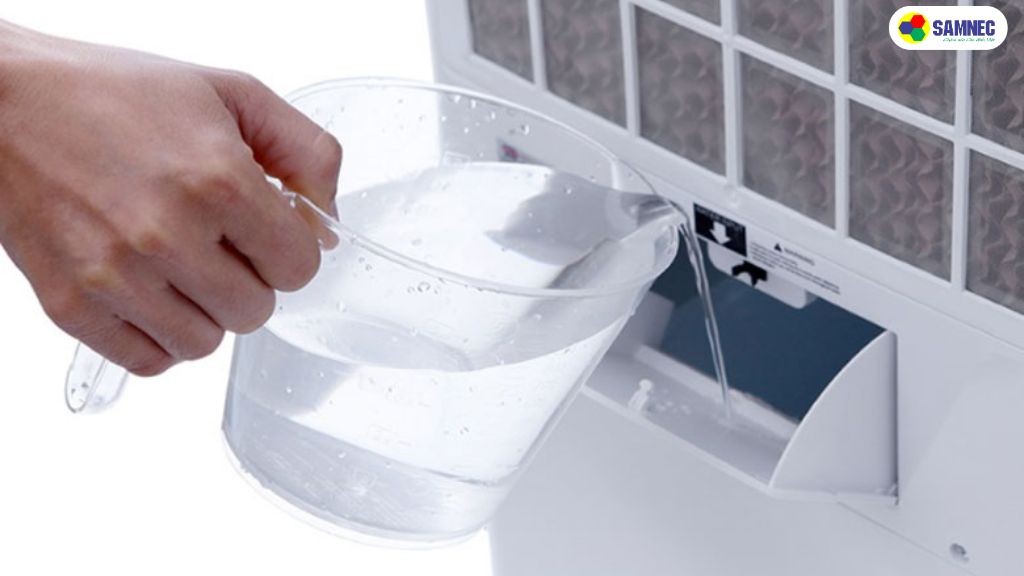 Tại sao phải thay nước thường xuyên cho quạt điều hoà?