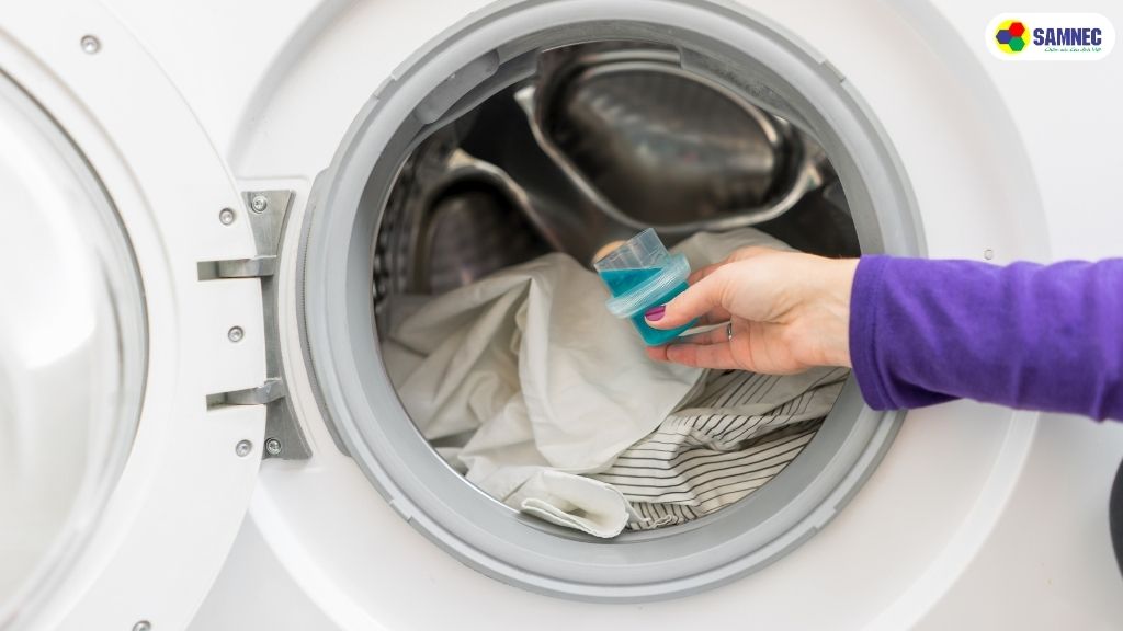 Cách cho nước xả vải vào máy giặt Panasonic không có ngăn đựng nước xả 