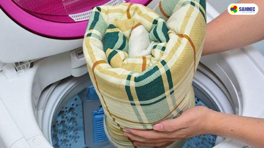 Mẹo giặt topper bằng máy giặt