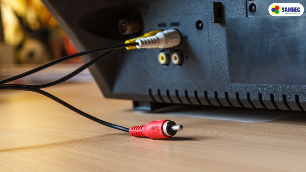 Kiểm tra jack cắm và dây kết nối