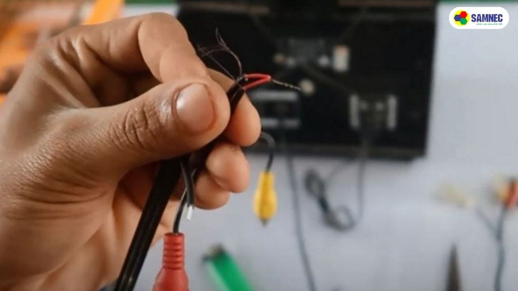 Do đứt cuộn dây loa hoặc hỏng chân biến áp, IC 