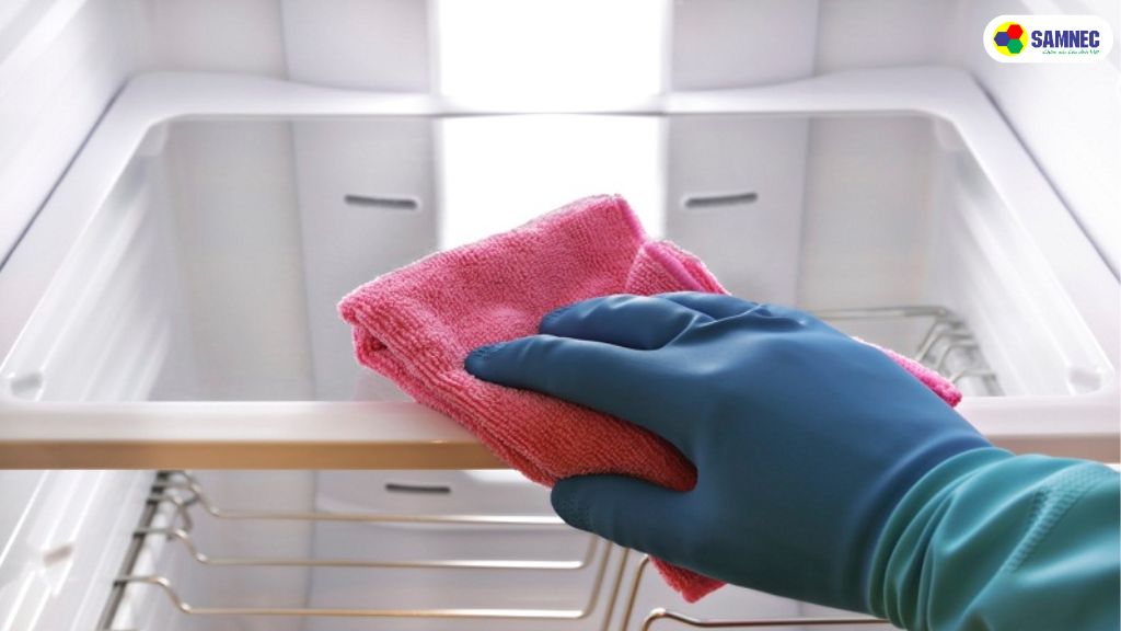 vệ sinh tủ lạnh định kỳ