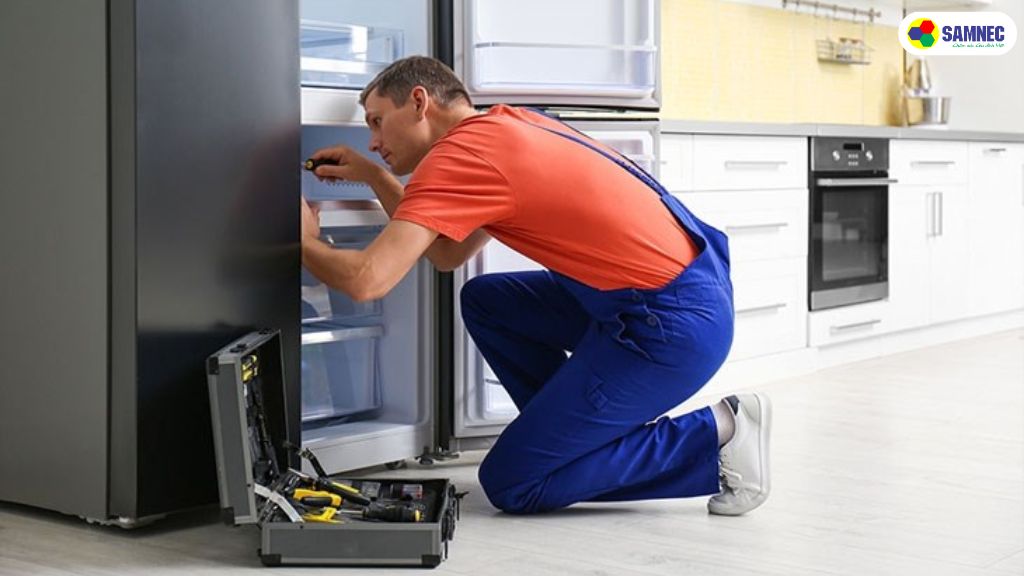 tu-lanh-hitachi-bao-loi-op