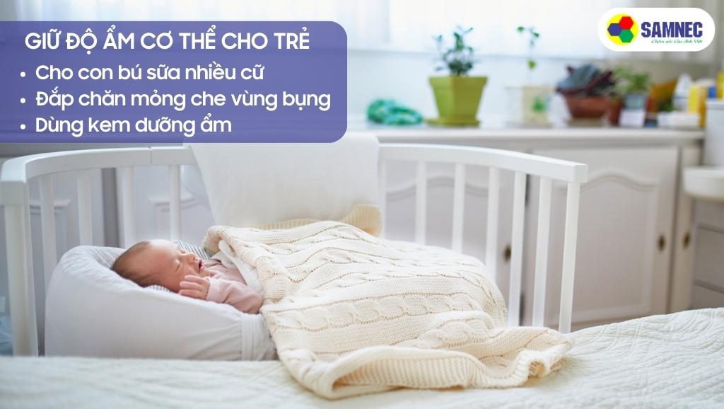 Chú ý giữ độ ẩm cho cơ thể của trẻ khi bật điều hoà