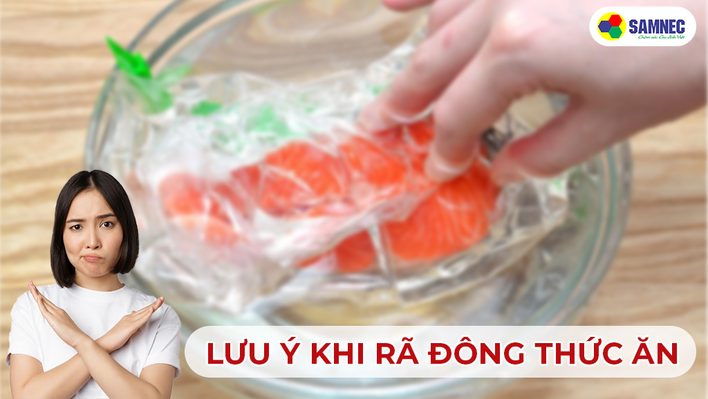 Rã đông thức ăn bằng kim loại