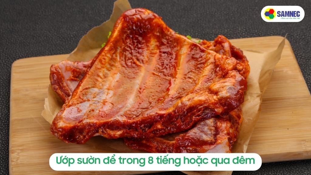 Ướp sườn 8 tiếng hoặc qua đêm
