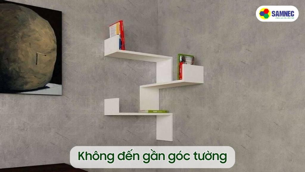 Không đến gần góc tường