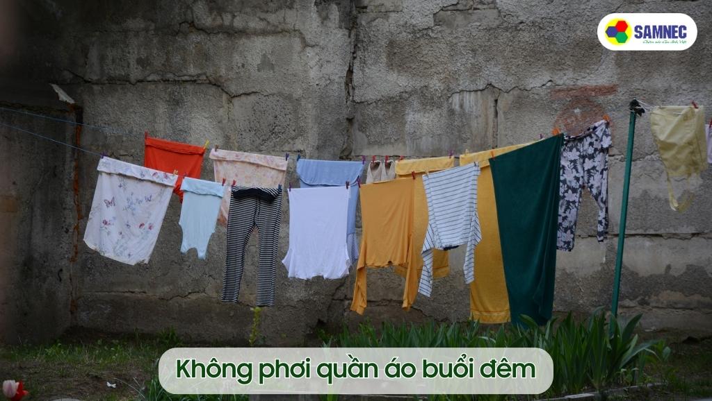 Không phơi quần áo buổi đêm