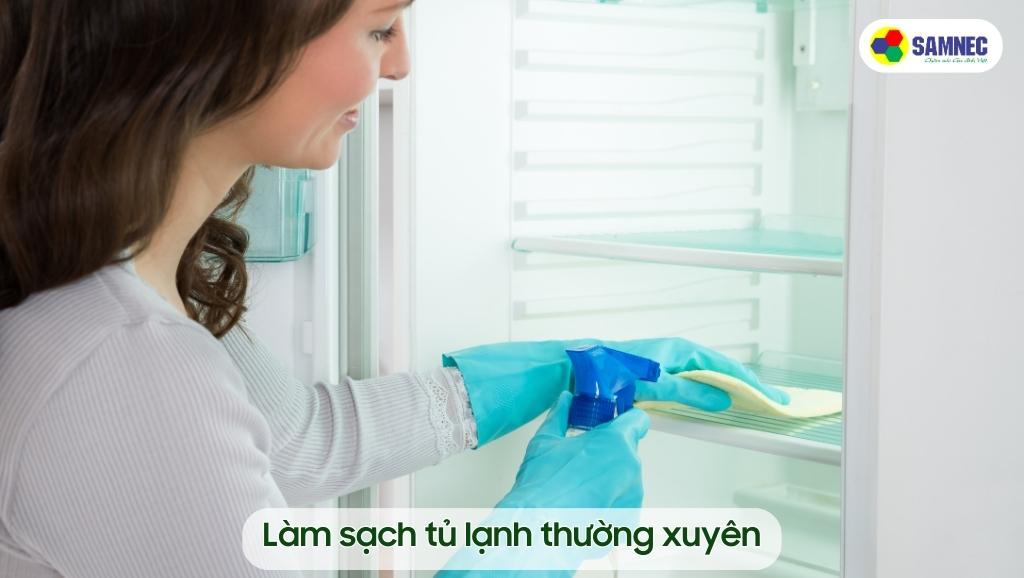 Làm sạch tủ lạnh thường xuyên