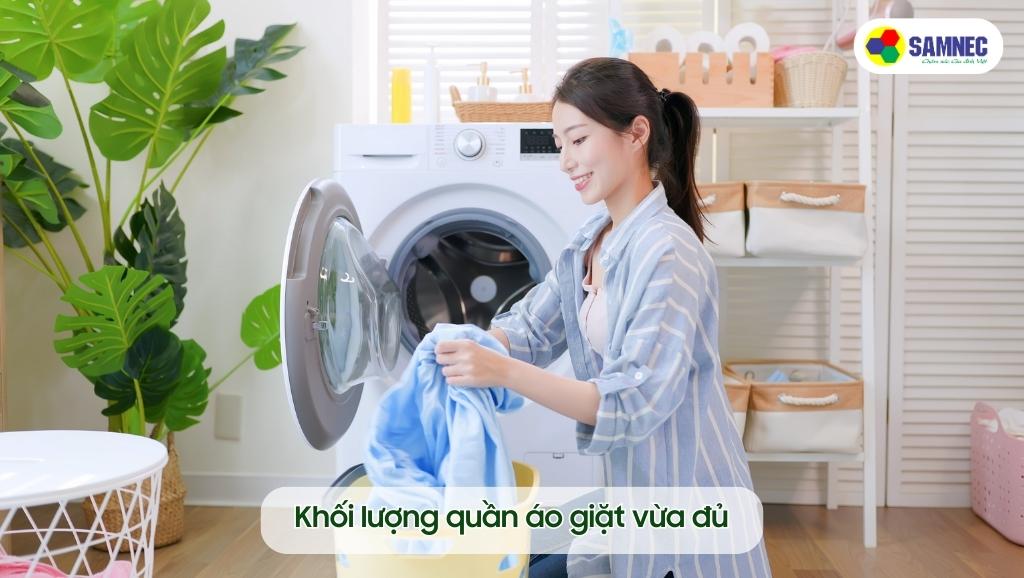 Khối lượng quần áo giặt vừa đủ