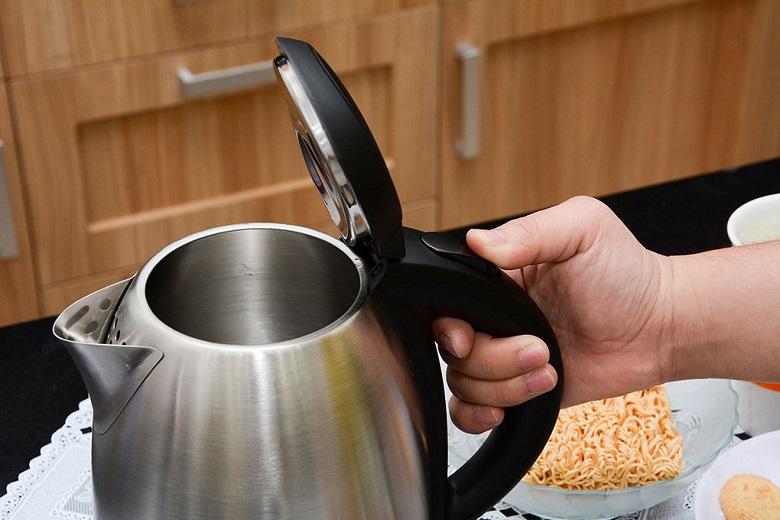 Nắp đóng mở chỉ với 1 thao tác ấn nút Nắp đóng mở chỉ với 1 thao tác ấn nút