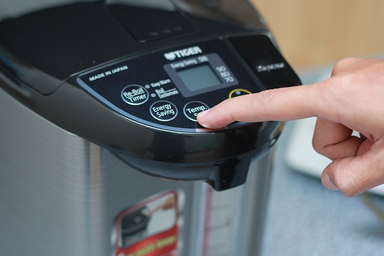 Nhấn nút “Temp.Set” để chọn mức nhiệt độ bạn muốn cài đặt Nhấn nút “Temp.Set” để chọn mức nhiệt độ bạn muốn cài đặt