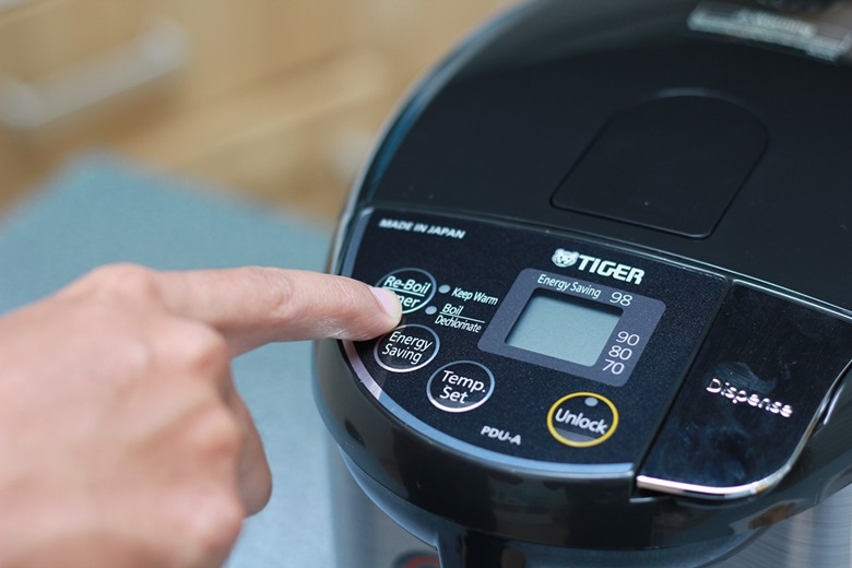 Đun sôi lại nước bạn nhấn nút “Re-Boil/Timer” 1 lần Đun sôi lại nước bạn nhấn nút “Re-Boil/Timer” 1 lần