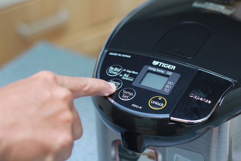 Nhấn nút, giữ nút “Energy Saving” trong giây để kích hoạt chế độ tiết kiệm điện Nhấn nút, giữ nút “Energy Saving” trong giây để kích hoạt chế độ tiết kiệm điện