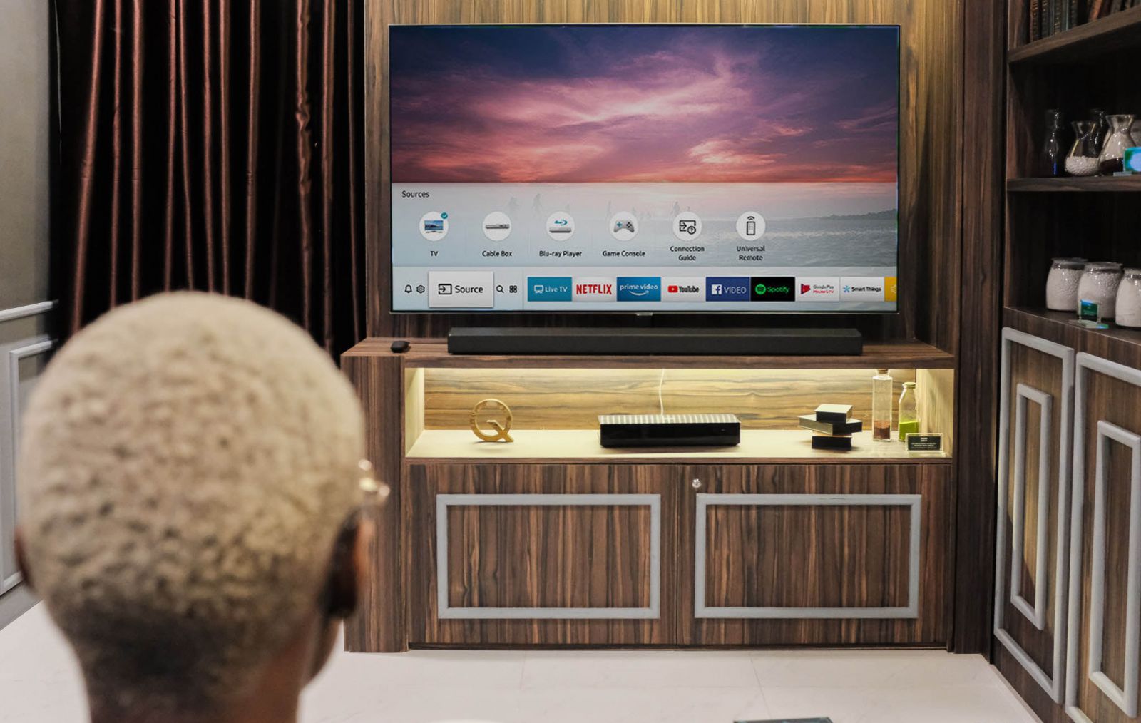 TV Samsung QLED Q7F 2018: Giao diện thân thiện, Ambient Mode độc đáo