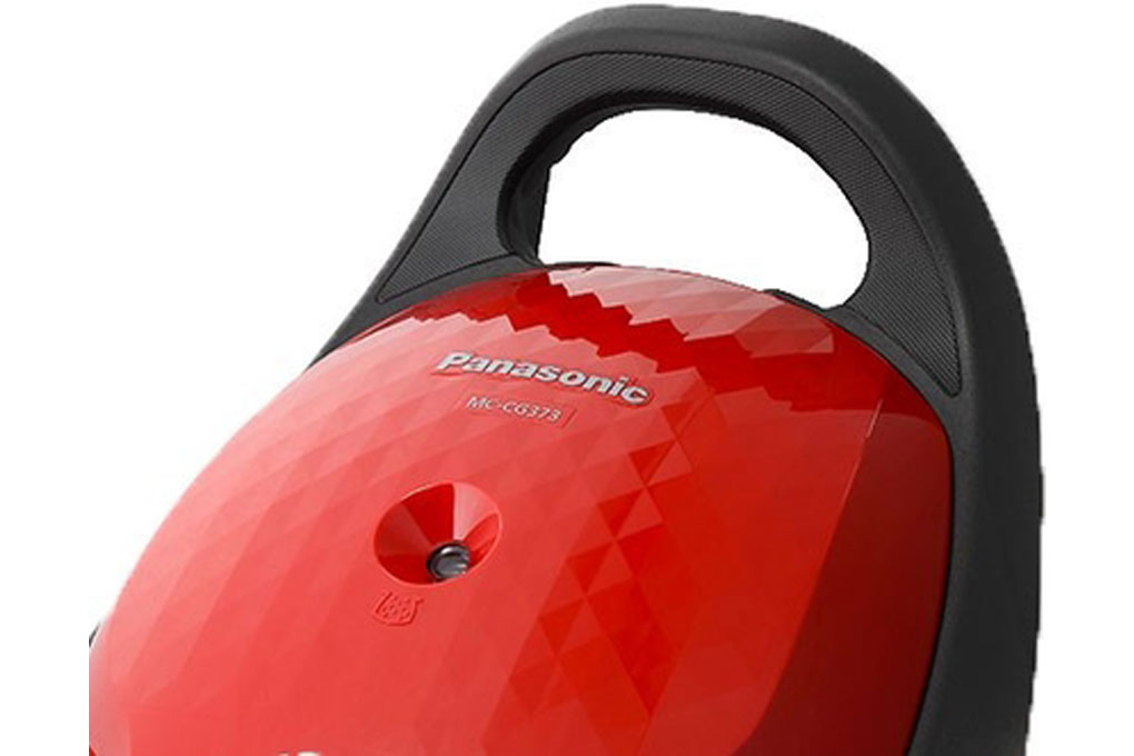 Máy hút bụi Panasonic MC-CG373RN46 có tay xách tiện lợi Máy hút bụi Panasonic MC-CG373RN46 có tay xách tiện lợi
