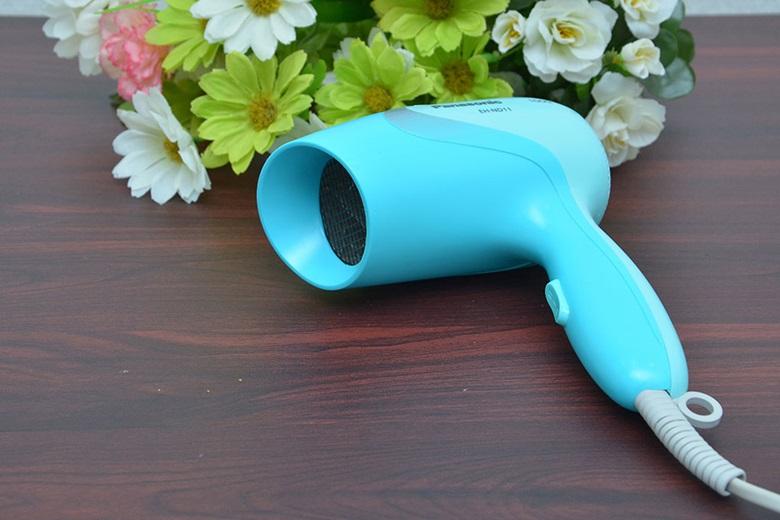 Sấy tóc nhanh với công suất lớn Sấy tóc nhanh với công suất lớn
