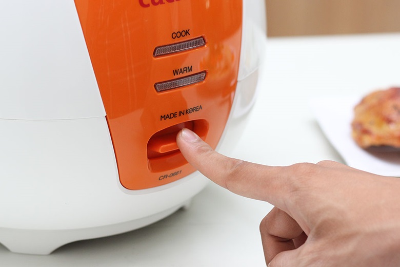 Nhấn cần gạt để nấu cơm Nhấn cần gạt để nấu cơm