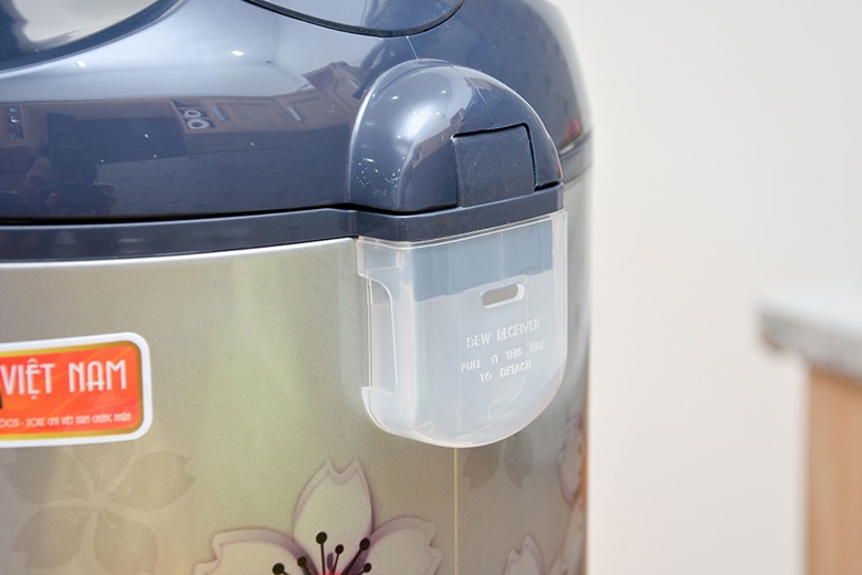 Khay hứng nước thừa dễ làm sạch Khay hứng nước thừa dễ làm sạch