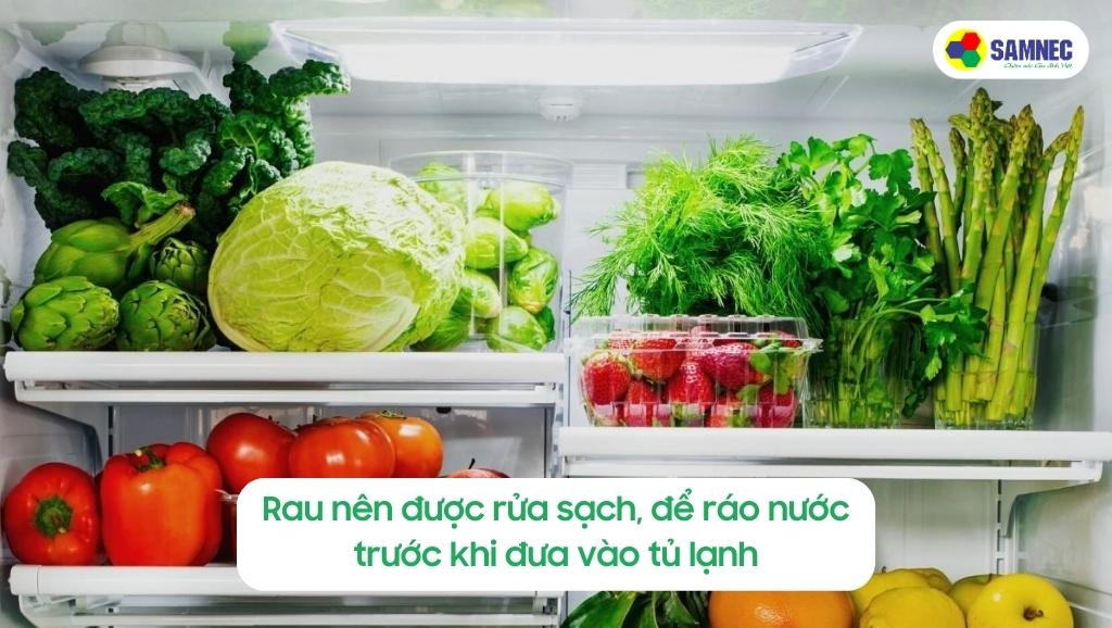 Nên rửa sạch và để ráo nước rau trước khi cho vào tủ lạnh