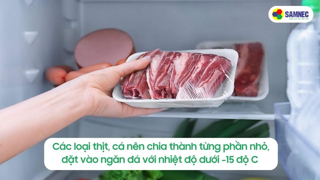 Các loại thịt, cá nên được chia nhỏ và đặt vào trong ngăn đá với nhiệt độ dưới -15 độ C
