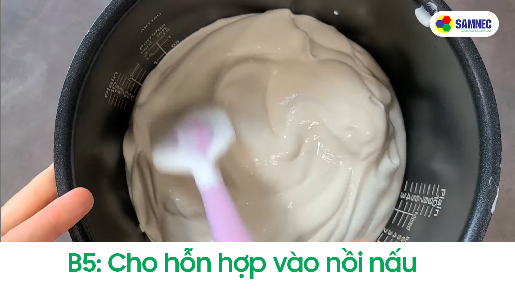 Đổ hỗn hợp vào nồi cơm điện và nướng