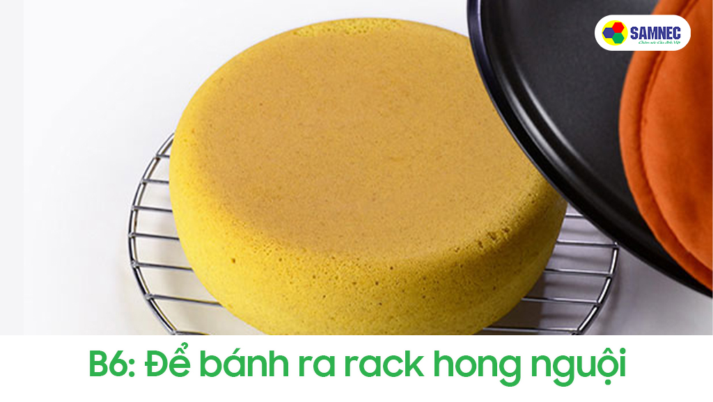 Hong bánh nguội trước khi trang trí