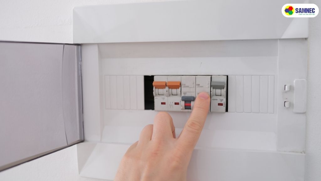 Vệ sinh tấm lưới lọc trong dàn lạnh