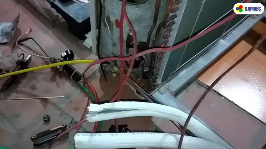 Vị trí cảm biến nhiệt độ ống đẩy bị đặt sai