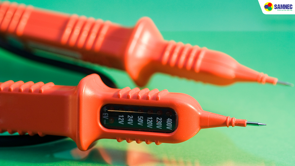 Kiểm tra bằng bút thử điện thường xuyên