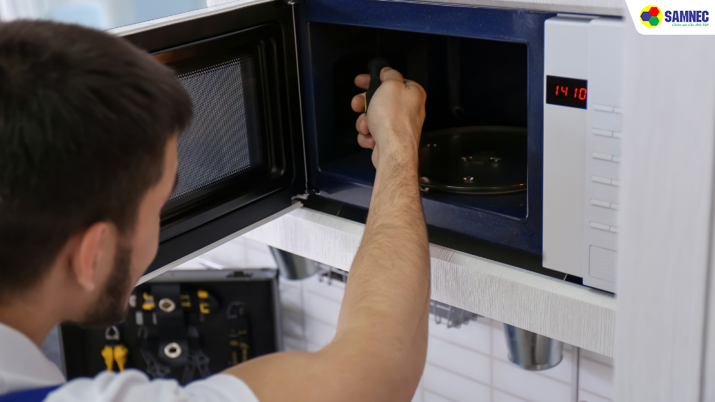 Cách ngăn chặn bức xạ rò rỉ từ lò vi sóng