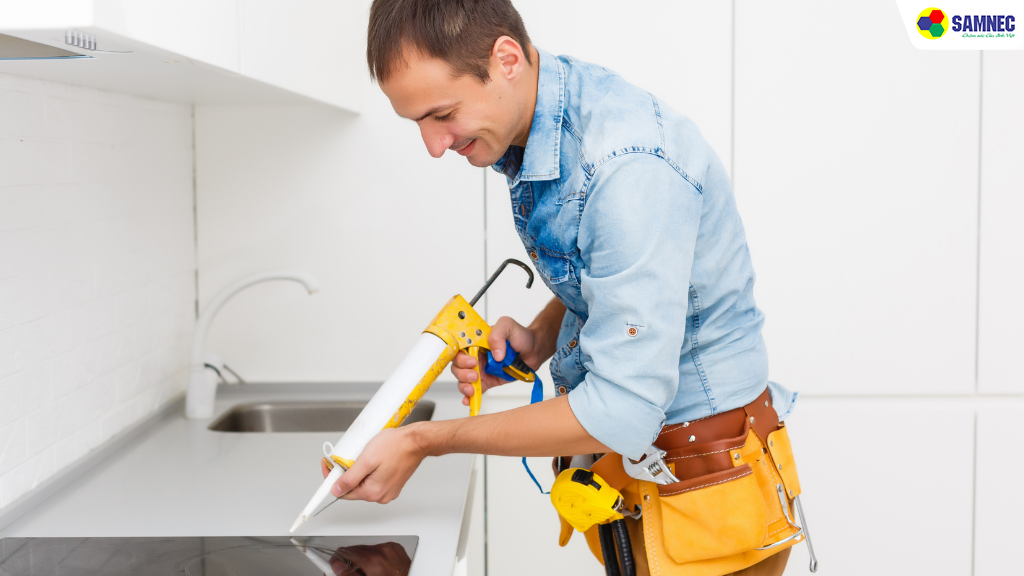 Mặt kính bếp từ bị nứt có dùng được nữa không?