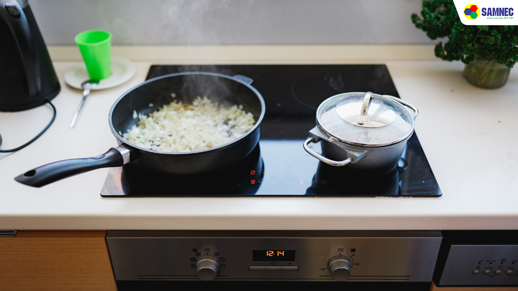 Nấu quá nhiều thức ăn ở nhiệt độ cao trong thời gian dài