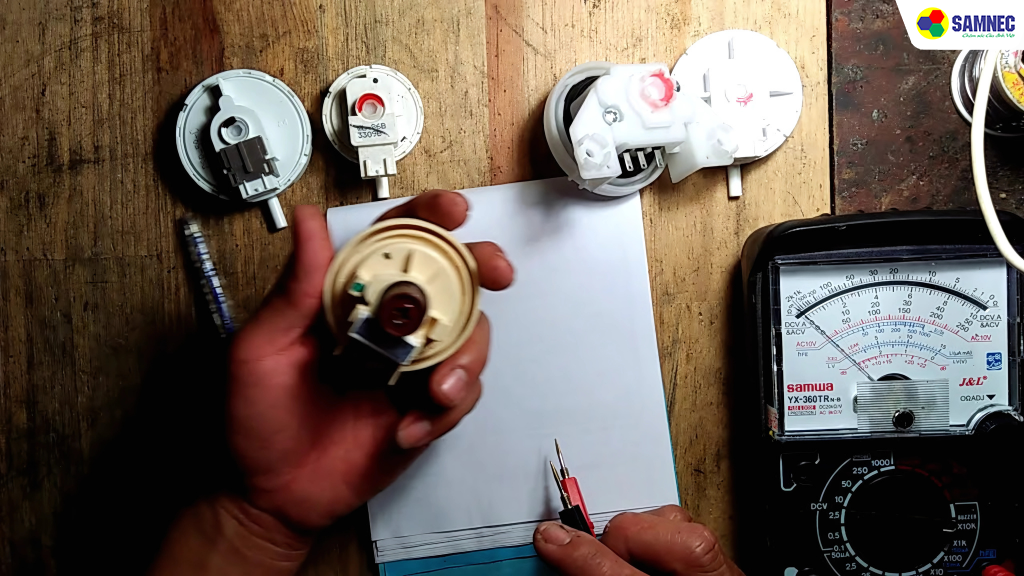 Công tắc phao bị mở gây mất cân bằng