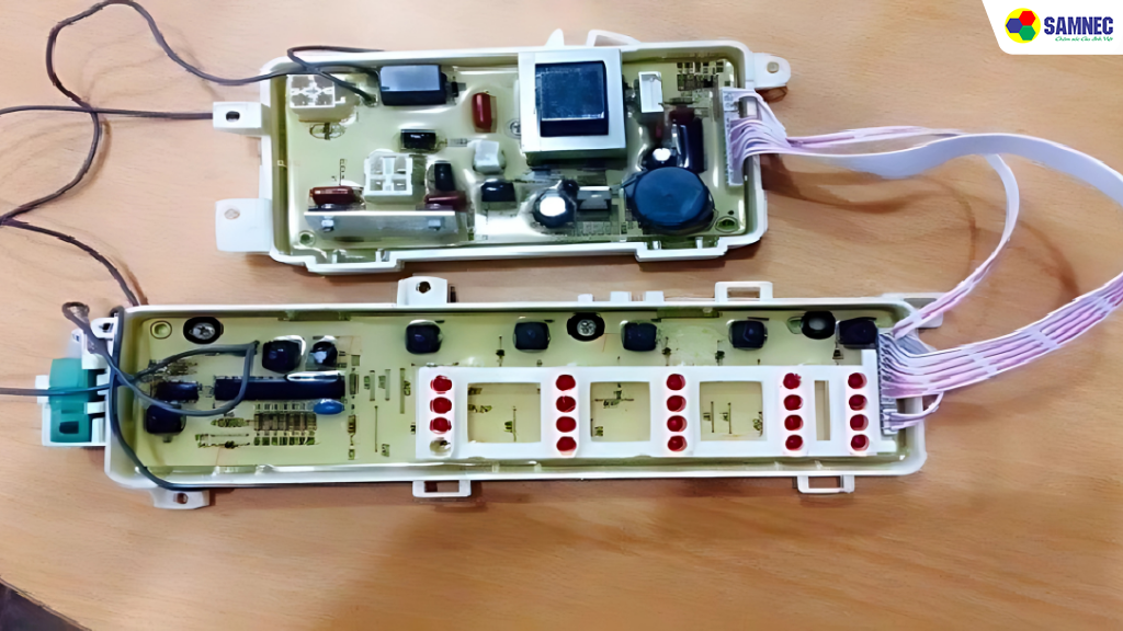 Dây điện cấp nguồn cho bơm xả bị đứt