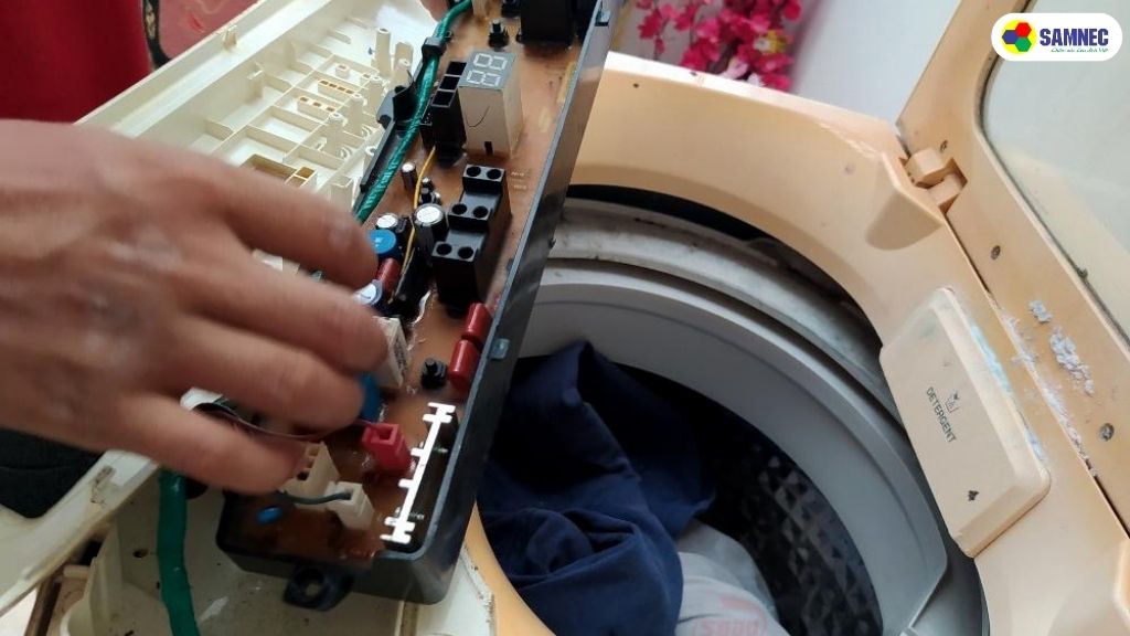 Cách khắc phục lỗi F6 máy giặt Hitachi