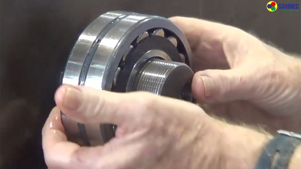 Bộ phận cốt và bạc đạn bị vỡ 