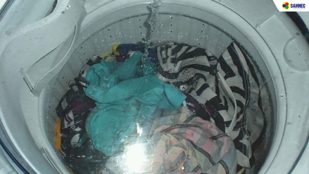 Máy phát ra tiếng nước chảy khi dừng vắt