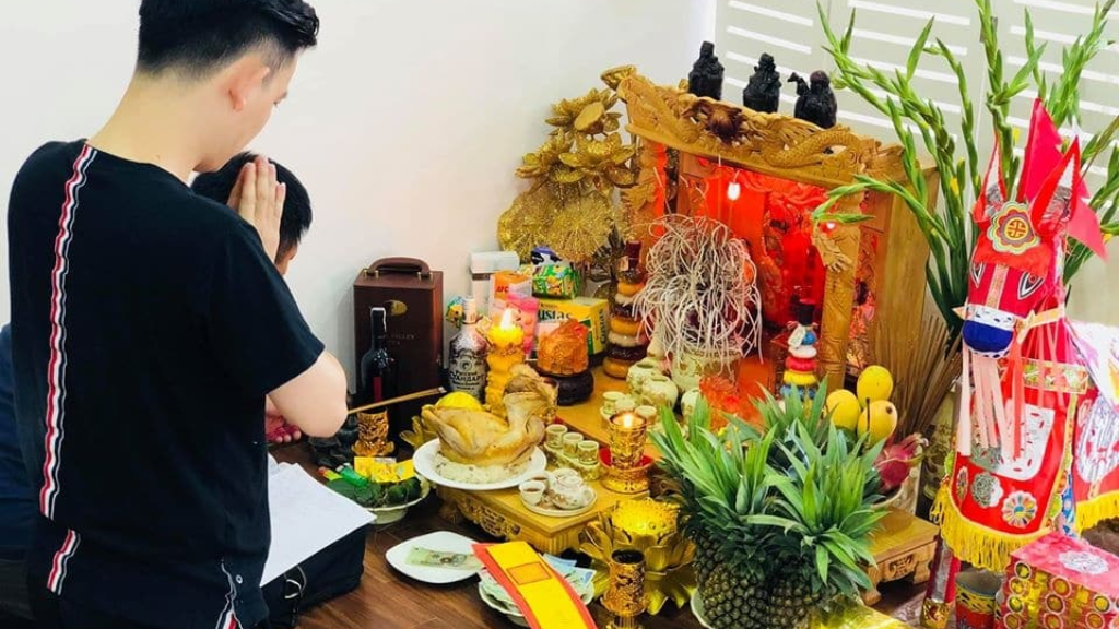 Thắp nhang và cầu nguyện