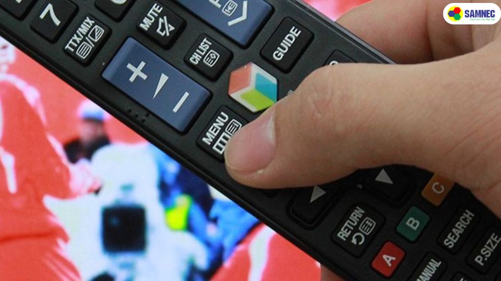 Bước 1: Bấm nút Menu trên điều khiển từ xa