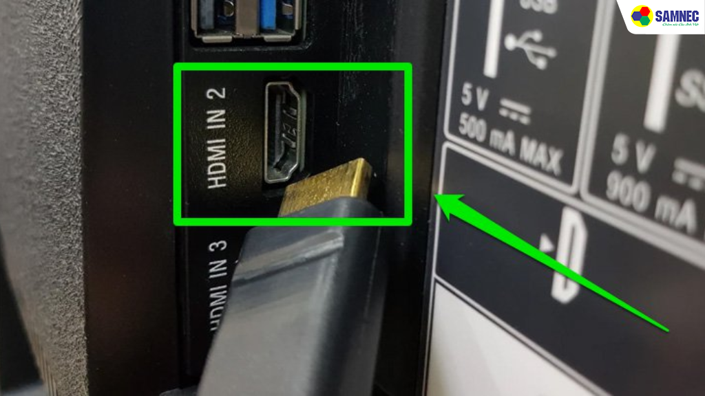 Gắn đầu HDMI còn lại vào cổng tương ứng trên tivi.