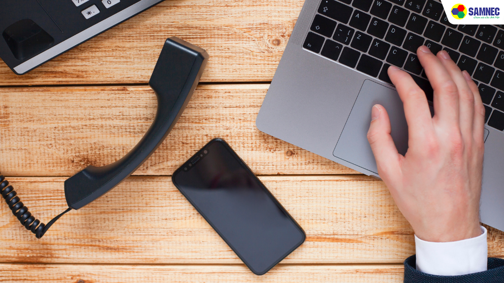 Thiết bị liên lạc