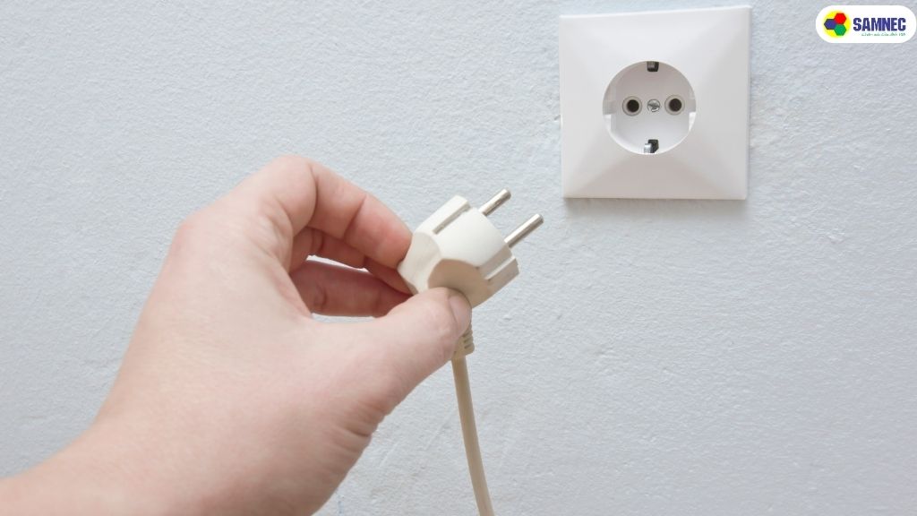 Cách 1: Ngắt kết nối nguồn điện