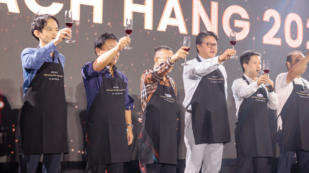 Tiệc rượu bắt đầu